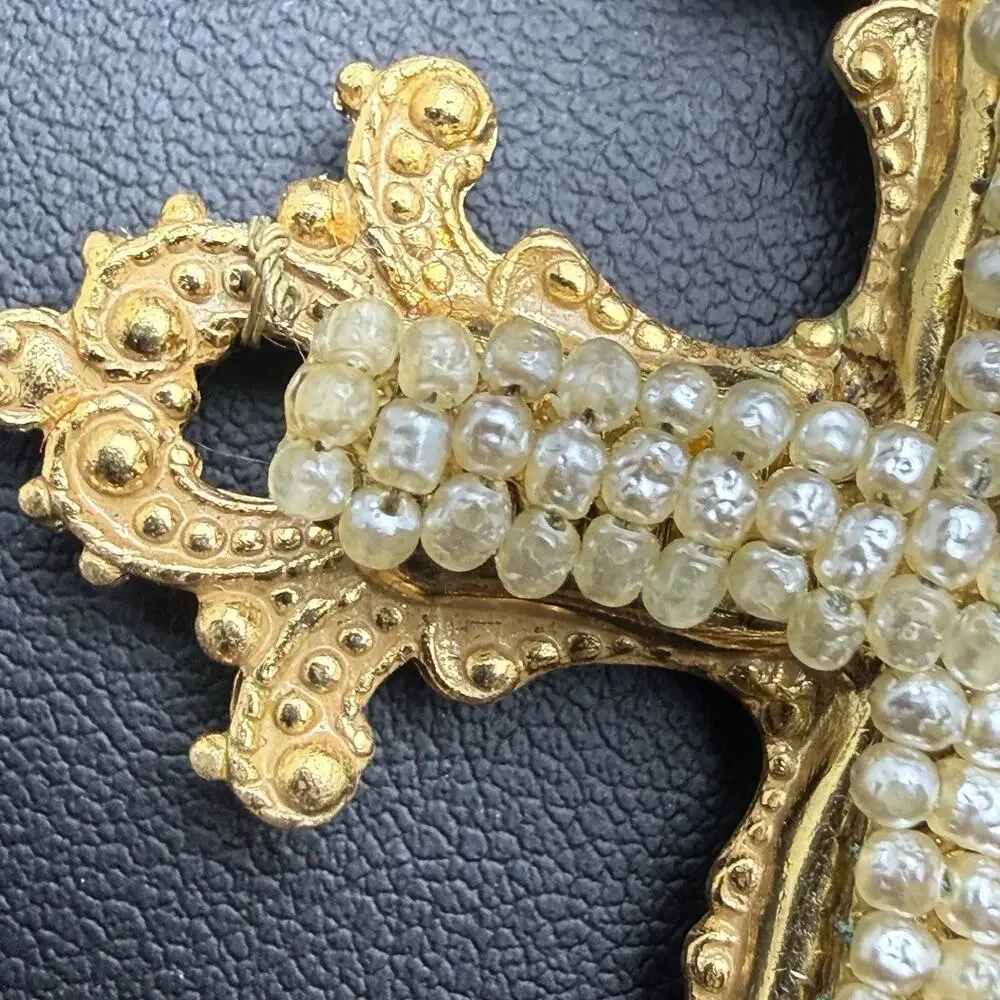 Miriam Haskell Faux Seed Pearl Cross Necklace Pendant Gold Tone Vintage